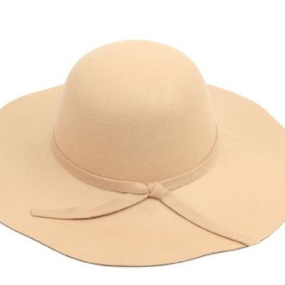 FloppyโHat- Bow Knot- NWT- Dressy Hat - Camel / Tan - NWT